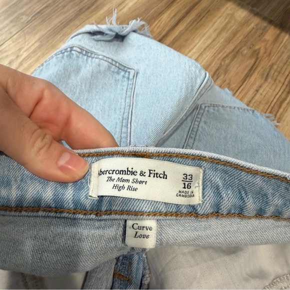 Abercrombie & Fitch Curve Love High Rise Mom Short - Picture 10 of 10